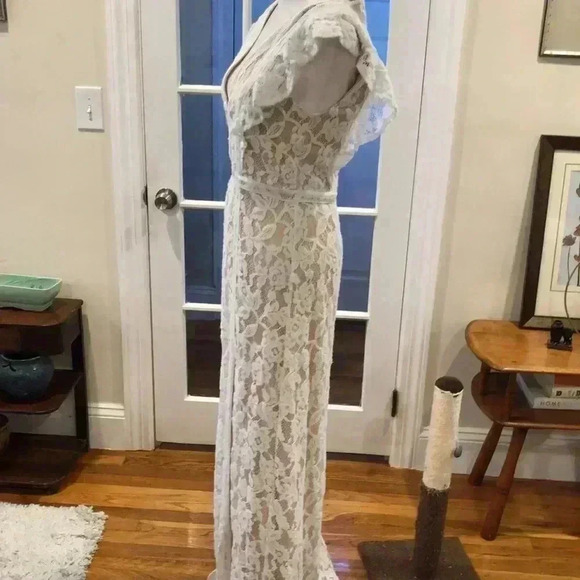 Lulu’s ‘This Moment in Time’ white lace ruffled maxi dress with slit.  Size S. - Picture 5 of 13